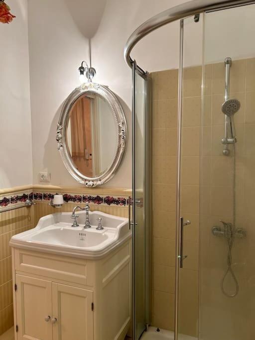Vacanze Romane Apartment Anzio Bagian luar foto